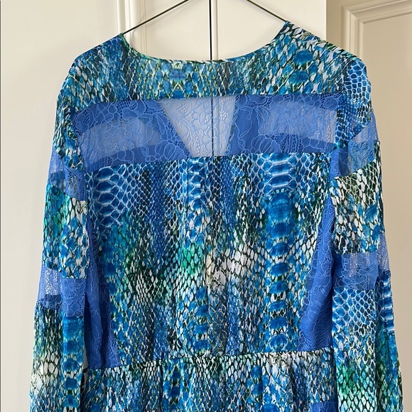 Elegant Blue and Green Patterned Dress - Picture 6 of 7